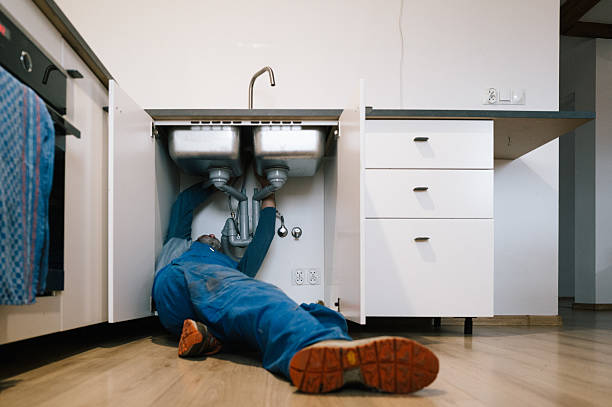 Professional Leak Detection technician working in Canton, IL